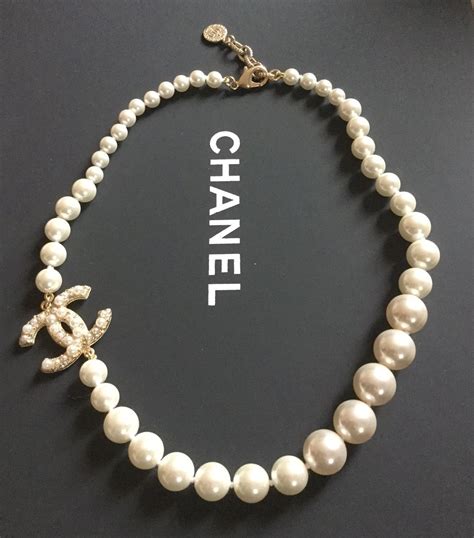 chanel pearl pendant necklace.